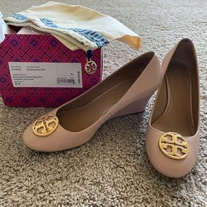 Beautiful shoes, worn couple of times.